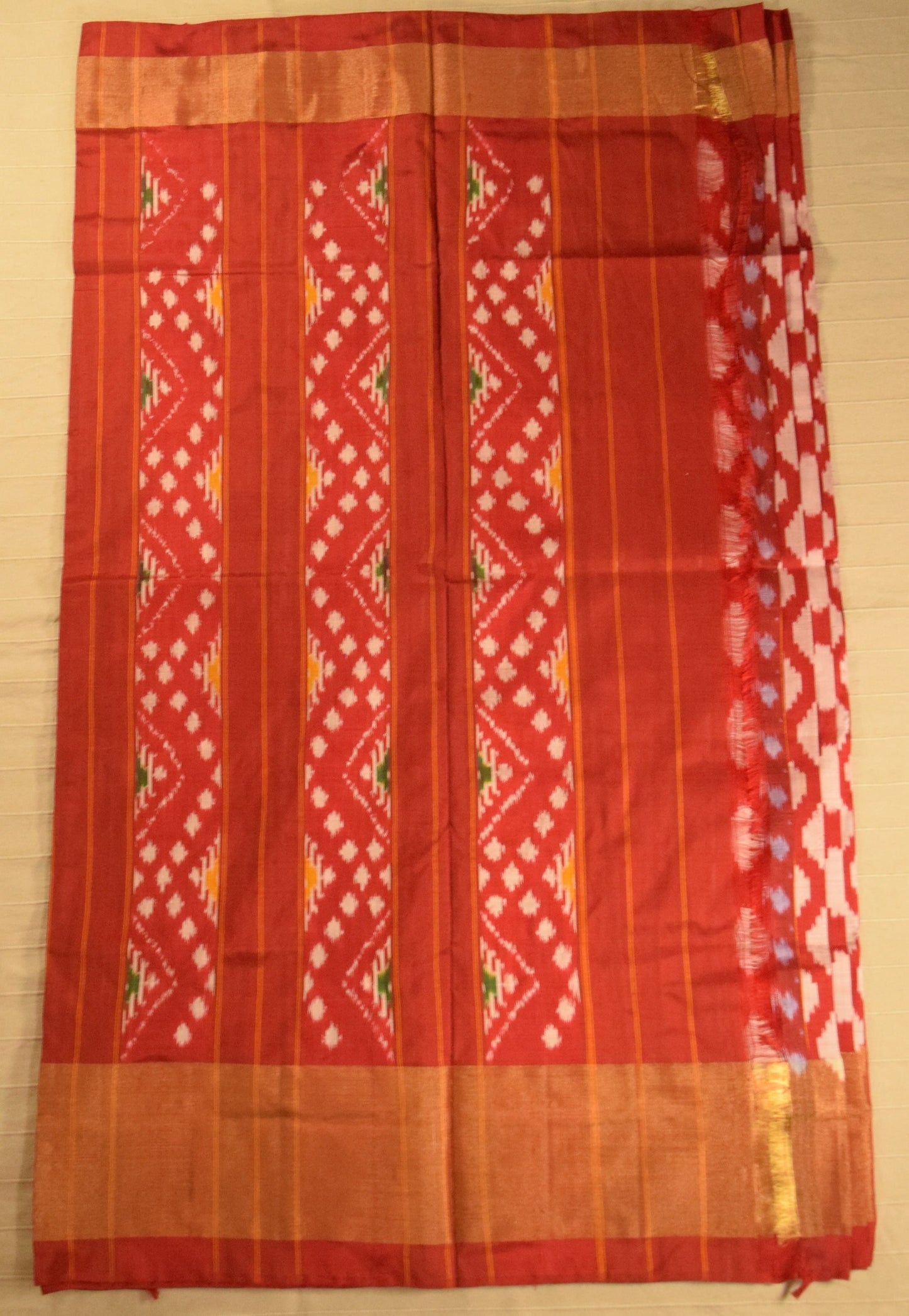 Coral Red Pure Handloom Pochampally Ikat Silk Saree
