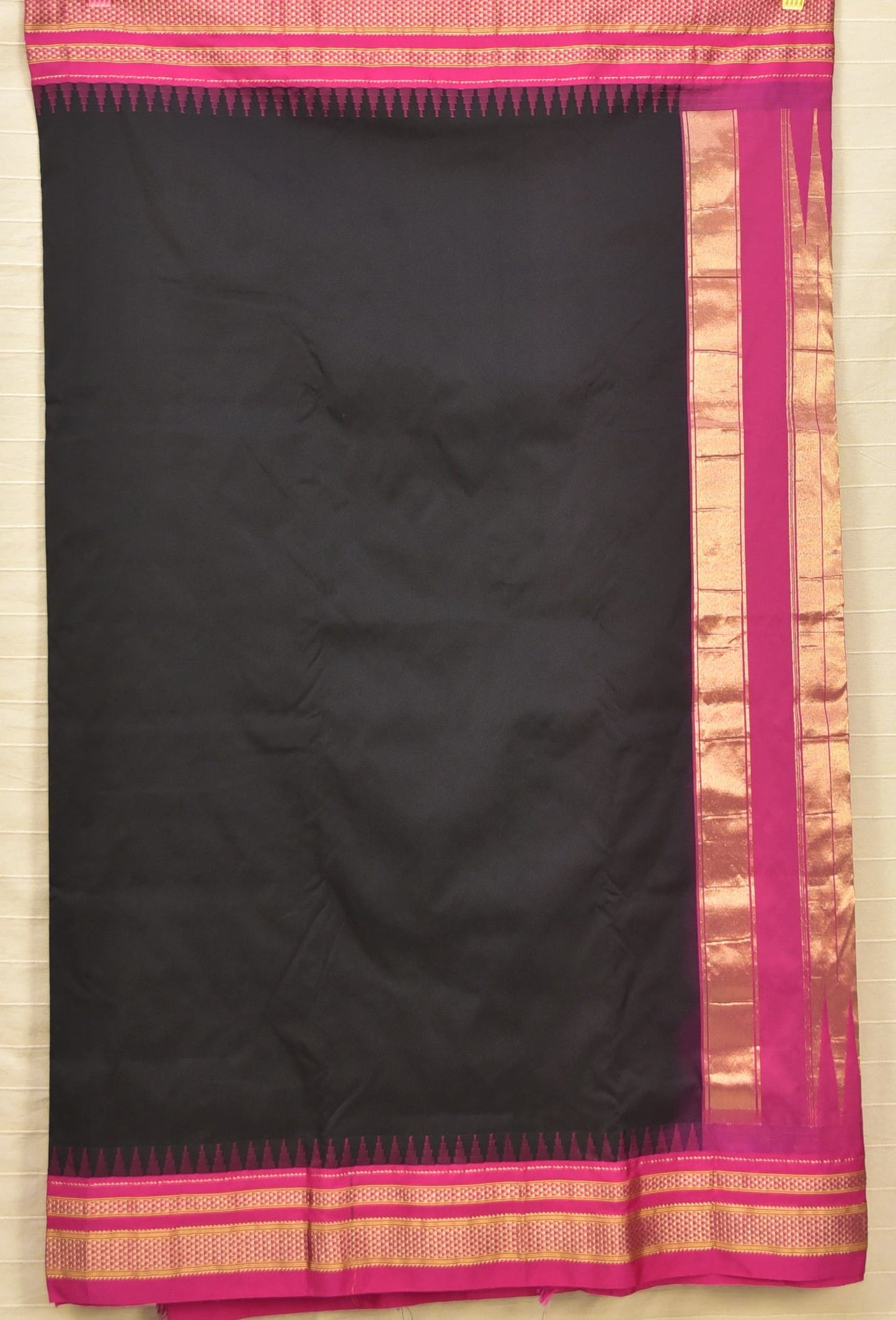 Classic Black & Magenta Pink Traditional Ilkal Saree